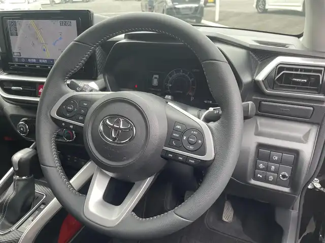 トヨタ ライズ Z 千葉県 2021(令3)年 2.3万km ブラックマイカメタリック スマートアシスト/・衝突軽減ブレーキ/・レーンキープアシスト/・先行車発進お知らせ機能/・標識認識アシスト機能/純正9インチSDナビ/CD BT MSV フルセグ/バックカメラ/レーダークルーズコントロール/前席シートヒーター/LEDオートライト/純正17インチアルミホイール/革巻きステアリング/ステアリングスイッチ/スマートキー×2/プッシュスタート/ビルトインETC
