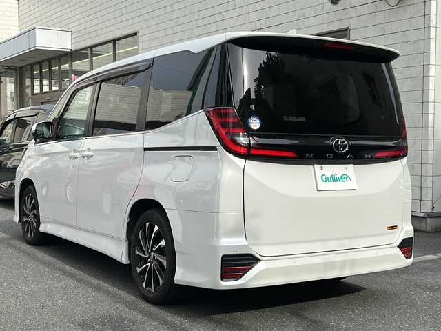 トヨタ ノア S－Z 埼玉県 2022(令4)年 1.4万km ホワイトパールクリスタルシャイン 登録時１３６５２ｋｍ/ワンオーナー/純正ナビ/Bluetooth/Miracast/フルセグ/・AM/・FM/・HDMI/・CD/・DVD/バックカメラ/ドライブレコーダー（前後）/ビルトインETC2.0/トヨタセーフティーセンス/ABS/クリアランスソナー/横滑り防止機能/コーナーセンサー/レーンキープアシスト/レーダークルーズコントロール/衝突軽減システム/オートライト/オートハイビーム/ブレーキホールド/ステアリングリモコン/純正フロアマット/電動格納ウィンカー付きミラー/ドアミラーインジゲーター/ドアバイザー/純正17インチAW/スマートキー×２/保証書/取扱説明書