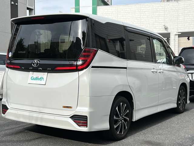 トヨタ ノア S－Z 埼玉県 2022(令4)年 1.4万km ホワイトパールクリスタルシャイン 登録時１３６５２ｋｍ/ワンオーナー/純正ナビ/Bluetooth/Miracast/フルセグ/・AM/・FM/・HDMI/・CD/・DVD/バックカメラ/ドライブレコーダー（前後）/ビルトインETC2.0/トヨタセーフティーセンス/ABS/クリアランスソナー/横滑り防止機能/コーナーセンサー/レーンキープアシスト/レーダークルーズコントロール/衝突軽減システム/オートライト/オートハイビーム/ブレーキホールド/ステアリングリモコン/純正フロアマット/電動格納ウィンカー付きミラー/ドアミラーインジゲーター/ドアバイザー/純正17インチAW/スマートキー×２/保証書/取扱説明書