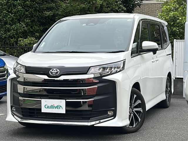 トヨタ ノア S－Z 埼玉県 2022(令4)年 1.4万km ホワイトパールクリスタルシャイン 登録時１３６５２ｋｍ/ワンオーナー/純正ナビ/Bluetooth/Miracast/フルセグ/・AM/・FM/・HDMI/・CD/・DVD/バックカメラ/ドライブレコーダー（前後）/ビルトインETC2.0/トヨタセーフティーセンス/ABS/クリアランスソナー/横滑り防止機能/コーナーセンサー/レーンキープアシスト/レーダークルーズコントロール/衝突軽減システム/オートライト/オートハイビーム/ブレーキホールド/ステアリングリモコン/純正フロアマット/電動格納ウィンカー付きミラー/ドアミラーインジゲーター/ドアバイザー/純正17インチAW/スマートキー×２/保証書/取扱説明書
