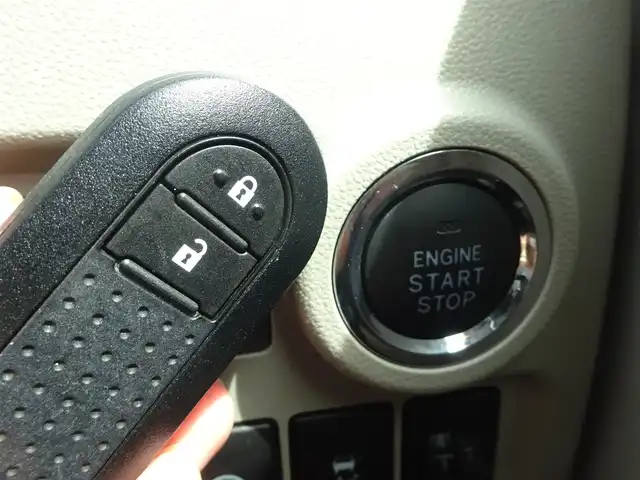 トヨタ パッソ X Lパッケージ S 静岡県 2016(平28)年 5.1万km ファインブルーマイカメタリック 禁煙車/スマートアシストII/・衝突回避支援ブレーキ機能/・衝突警報機能/・車線逸脱警報機能/・誤発進抑制制御機能/・先行車発進お知らせ機能/純正SDナビ　NSCP-W64/(CD/SD/AUX/AM/FM/フルセグTV）/純正フロアマット・ドアバイザー/ユピテル前方ドライブレコーダー/後方コーナーセンサー/プッシュスタート・スマートキー/ETC/スペアキー/保証書・取扱説明書