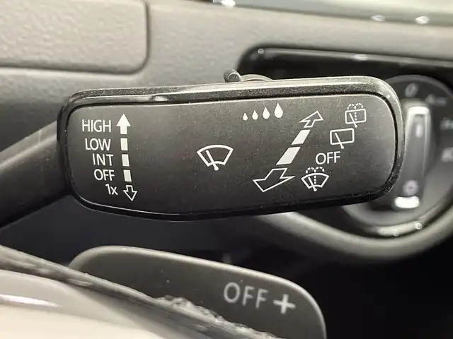 フォルクスワーゲン ゴルフ TSI ハイライン マイスター 栃木県 2019(令1)年 4.6万km オリックスホワイトパールエフェクト ワンオーナー/純正ナビ/(Bluetooth・CD・DVD・AppleCarPlay・AndroidAuto・USB・SD)/バックカメラ/衝突軽減ブレーキ/レーンキープアシスト/ブラインドスポットモニター/前後コーナーセンサー/オートクルーズコントロール/前方ドライブレコーダー/本革シート/シートヒーター/パーキングアシスト/オートブレーキホールド/LEDライト/オートライト/フロントフォグランプ/取扱説明書/保証書