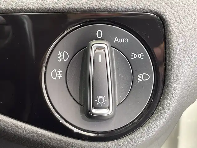 フォルクスワーゲン ゴルフ TSI ハイライン マイスター 栃木県 2019(令1)年 4.6万km オリックスホワイトパールエフェクト ワンオーナー/純正ナビ/(Bluetooth・CD・DVD・AppleCarPlay・AndroidAuto・USB・SD)/バックカメラ/衝突軽減ブレーキ/レーンキープアシスト/ブラインドスポットモニター/前後コーナーセンサー/オートクルーズコントロール/前方ドライブレコーダー/本革シート/シートヒーター/パーキングアシスト/オートブレーキホールド/LEDライト/オートライト/フロントフォグランプ/取扱説明書/保証書