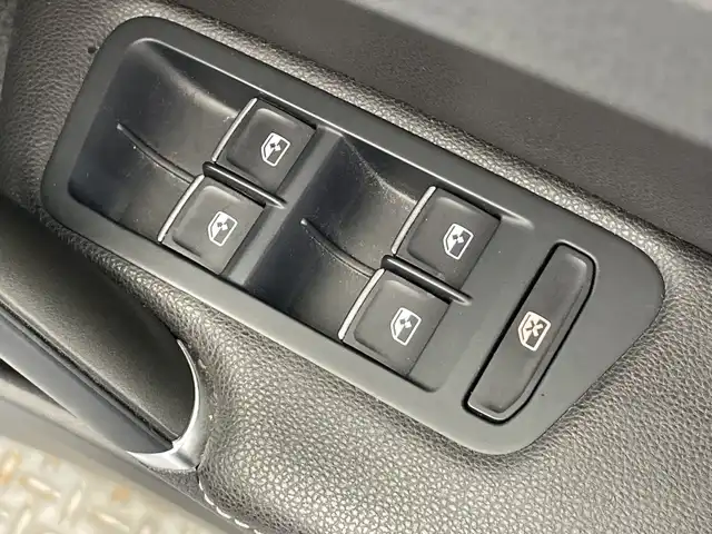 フォルクスワーゲン ゴルフ TSI ハイライン マイスター 栃木県 2019(令1)年 4.6万km オリックスホワイトパールエフェクト ワンオーナー/純正ナビ/(Bluetooth・CD・DVD・AppleCarPlay・AndroidAuto・USB・SD)/バックカメラ/衝突軽減ブレーキ/レーンキープアシスト/ブラインドスポットモニター/前後コーナーセンサー/オートクルーズコントロール/前方ドライブレコーダー/本革シート/シートヒーター/パーキングアシスト/オートブレーキホールド/LEDライト/オートライト/フロントフォグランプ/取扱説明書/保証書