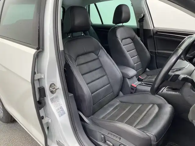 フォルクスワーゲン ゴルフ TSI ハイライン マイスター 栃木県 2019(令1)年 4.6万km オリックスホワイトパールエフェクト ワンオーナー/純正ナビ/(Bluetooth・CD・DVD・AppleCarPlay・AndroidAuto・USB・SD)/バックカメラ/衝突軽減ブレーキ/レーンキープアシスト/ブラインドスポットモニター/前後コーナーセンサー/オートクルーズコントロール/前方ドライブレコーダー/本革シート/シートヒーター/パーキングアシスト/オートブレーキホールド/LEDライト/オートライト/フロントフォグランプ/取扱説明書/保証書