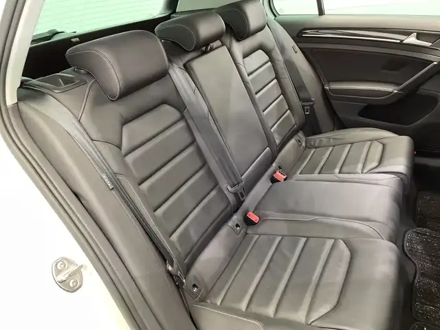 フォルクスワーゲン ゴルフ TSI ハイライン マイスター 栃木県 2019(令1)年 4.6万km オリックスホワイトパールエフェクト ワンオーナー/純正ナビ/(Bluetooth・CD・DVD・AppleCarPlay・AndroidAuto・USB・SD)/バックカメラ/衝突軽減ブレーキ/レーンキープアシスト/ブラインドスポットモニター/前後コーナーセンサー/オートクルーズコントロール/前方ドライブレコーダー/本革シート/シートヒーター/パーキングアシスト/オートブレーキホールド/LEDライト/オートライト/フロントフォグランプ/取扱説明書/保証書