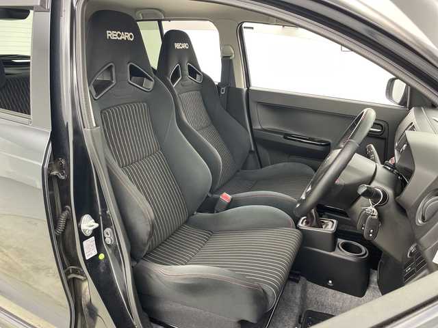 スズキ アルト ワークス 愛知県 2015(平27)年 2.4万km ブルーイッシュブラックパール3 5速MT/純正RECAROシート/KENWOOD製カーオーディオ/・Spotify対応/・Bluetooth/iPod/USB/CD/ステアリングスイッチ/IC付ターボ/純正アルミホイール/キセノンヘッドライト/オートライト/フォグランプ/ETC/オートエアコン/パワーウィンドウ/電動格納ミラー/衝突安全ボディ/盗難防止システム/プッシュスタート/スペアキー1本