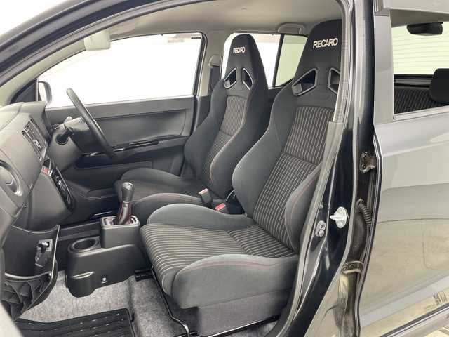 スズキ アルト ワークス 愛知県 2015(平27)年 2.4万km ブルーイッシュブラックパール3 5速MT/純正RECAROシート/KENWOOD製カーオーディオ/・Spotify対応/・Bluetooth/iPod/USB/CD/ステアリングスイッチ/IC付ターボ/純正アルミホイール/キセノンヘッドライト/オートライト/フォグランプ/ETC/オートエアコン/パワーウィンドウ/電動格納ミラー/衝突安全ボディ/盗難防止システム/プッシュスタート/スペアキー1本