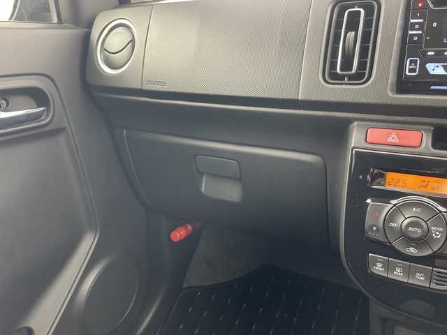 スズキ アルト ワークス 愛知県 2015(平27)年 2.4万km ブルーイッシュブラックパール3 5速MT/純正RECAROシート/KENWOOD製カーオーディオ/・Spotify対応/・Bluetooth/iPod/USB/CD/ステアリングスイッチ/IC付ターボ/純正アルミホイール/キセノンヘッドライト/オートライト/フォグランプ/ETC/オートエアコン/パワーウィンドウ/電動格納ミラー/衝突安全ボディ/盗難防止システム/プッシュスタート/スペアキー1本