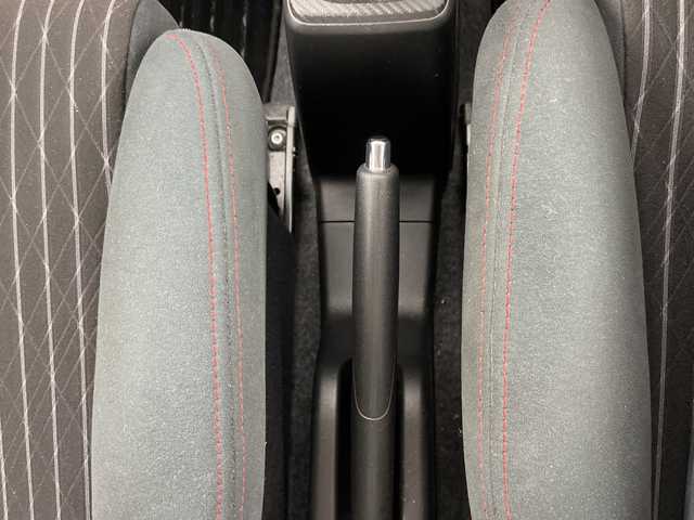 スズキ アルト ワークス 愛知県 2015(平27)年 2.4万km ブルーイッシュブラックパール3 5速MT/純正RECAROシート/KENWOOD製カーオーディオ/・Spotify対応/・Bluetooth/iPod/USB/CD/ステアリングスイッチ/IC付ターボ/純正アルミホイール/キセノンヘッドライト/オートライト/フォグランプ/ETC/オートエアコン/パワーウィンドウ/電動格納ミラー/衝突安全ボディ/盗難防止システム/プッシュスタート/スペアキー1本