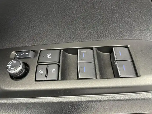 トヨタ カムリ WSレザーパッケージ 鹿児島県 2021(令3)年 1.5万km アティチュードブラックマイカ/プラチナホワイトパールマイカ 禁煙車/ナビ付ディスプレイオーディオ/（Bluetooth.フルセグTV）/バックカメラ/GRエアロ(フロント、リア、サイド)/トヨタセーフティセンス/・衝突被害軽減ブレーキ/・レーントレーシングアシスト/・レーダークルーズコントロール/・オートマチックハイビーム/・ロードサインアシスト/ブラインドスポットモニター/ヘッドアップディスプレイ/ドアバイザー/電動パーキング/オートホールド/電格ミラー/本革レザーシート/シートヒーター/ドラレコ前後/パワーシート(DN席)