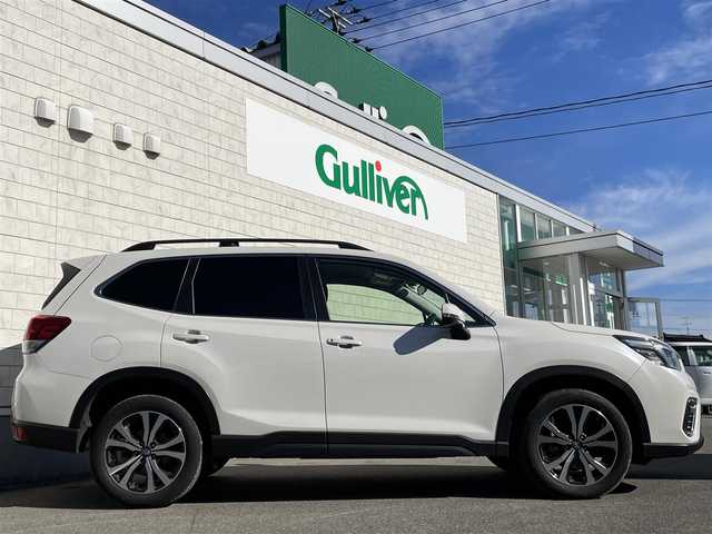 スバル フォレスター プレミアム 山形県 2019(令1)年 5万km クリスタルホワイトP 4WD/カラーコード：K1X/前席シートヒーター/ステアリングヒーター/衝突軽減防止装置/レーンキープアシスト/レーダークルーズコントロール/ルーフレール/電動パーキングブレーキ/X-MODE/コーナーセンサー/メモリ付きパワーシート/ハーフレザーシート/スマートキー/LEDヘッドライト/スペアキー有/プッシュスタート/純正１９インチAW