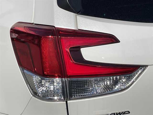 スバル フォレスター プレミアム 山形県 2019(令1)年 5万km クリスタルホワイトP 4WD/カラーコード：K1X/前席シートヒーター/ステアリングヒーター/衝突軽減防止装置/レーンキープアシスト/レーダークルーズコントロール/ルーフレール/電動パーキングブレーキ/X-MODE/コーナーセンサー/メモリ付きパワーシート/ハーフレザーシート/スマートキー/LEDヘッドライト/スペアキー有/プッシュスタート/純正１９インチAW
