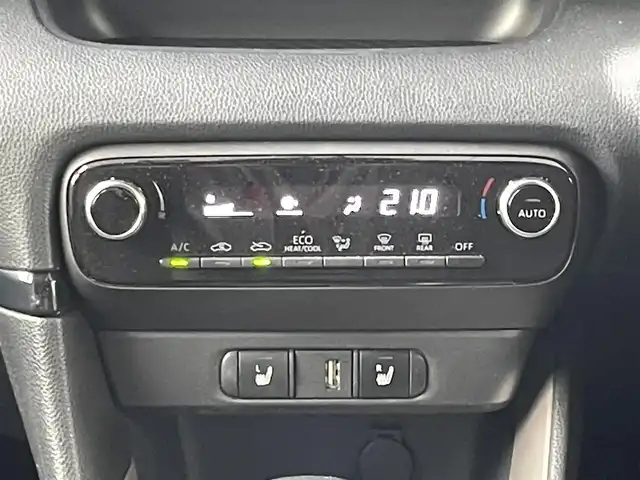トヨタ ヤリス ハイブリッド Z 宮城県 2020(令2)年 4.3万km ブラック 4WD/純正ディスプレイオーディオ（AM/FM/BT/USB）/フルセグTV/バックカメラ/レーダークルーズコントロール追従有/衝突軽減/車線逸脱警報システム/車両接近通報装置/コーナーセンサー/オートライト/オートマチックハイビーム/シートヒーター/純正フロアマット/スマートキー/サマータイヤ純正AW１８５/５５R１６/保証書/記録簿/取扱説明書