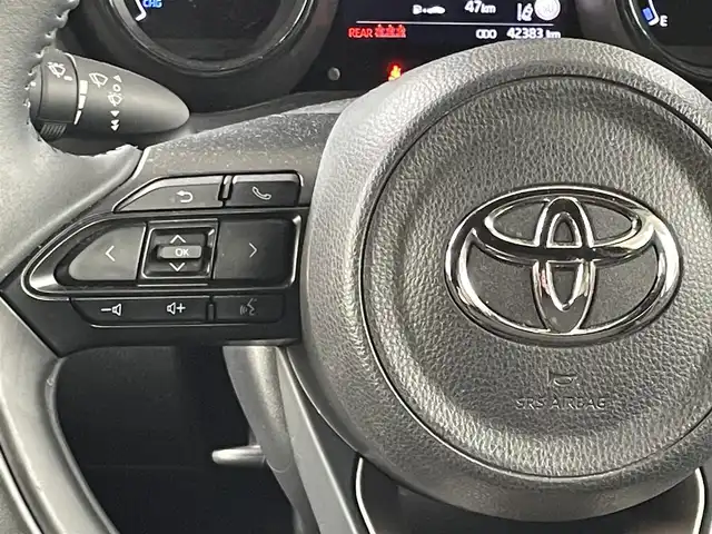 トヨタ ヤリス ハイブリッド Z 宮城県 2020(令2)年 4.3万km ブラック 4WD/純正ディスプレイオーディオ（AM/FM/BT/USB）/フルセグTV/バックカメラ/レーダークルーズコントロール追従有/衝突軽減/車線逸脱警報システム/車両接近通報装置/コーナーセンサー/オートライト/オートマチックハイビーム/シートヒーター/純正フロアマット/スマートキー/サマータイヤ純正AW１８５/５５R１６/保証書/記録簿/取扱説明書