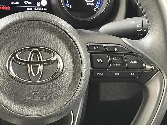トヨタ ヤリス ハイブリッド Z 宮城県 2020(令2)年 4.3万km ブラック 4WD/純正ディスプレイオーディオ（AM/FM/BT/USB）/フルセグTV/バックカメラ/レーダークルーズコントロール追従有/衝突軽減/車線逸脱警報システム/車両接近通報装置/コーナーセンサー/オートライト/オートマチックハイビーム/シートヒーター/純正フロアマット/スマートキー/サマータイヤ純正AW１８５/５５R１６/保証書/記録簿/取扱説明書