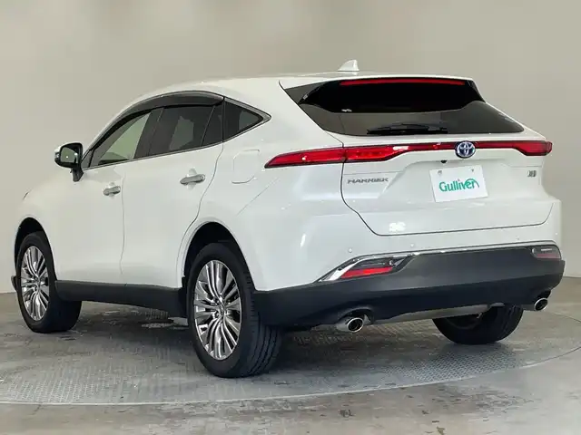 トヨタ ハリアー ハイブリッド Z レザーパッケージ 栃木県 2021(令3)年 2.6万km ホワイトパールクリスタルシャイン 純正メモリナビ/　(Bluetooth/フルセグTV/miracast/USB)/アラウンドビューカメラ/バックカメラ/JBLプレミアムサウンドシステム/トヨタセーフティセンス/・プリクラッシュセーフティ/・レーントレーシングアシスト/・レーンディパーチャーアラート/・ロードサインアシスト/・レーダークルーズコントロール/・オートマチックハイビーム/・先行車発進アラーム/・プロアクティブドライビングアシスト/・レーンチェンジアシスト/・緊急時操舵支援/・フロントクロストラフィックアラート/コーナーセンサー/ビルトインETC/前後ドライブレコーダー/前席パワーシート/前席シートヒーター/前席シートベンチレーション/禁煙車/デジタルインナーミラー/LEDヘッドライト/純正19インチAW/純正フロアマット