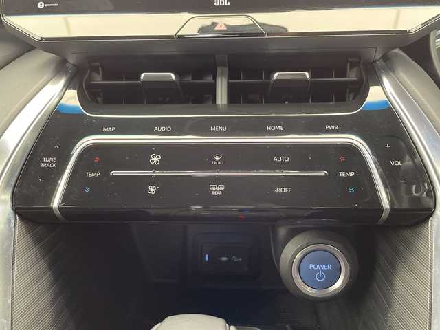 トヨタ ハリアー ハイブリッド Z レザーパッケージ 福岡県 2021(令3)年 2.6万km ホワイトパールクリスタルシャイン 純正メモリナビ/　(Bluetooth/フルセグTV/miracast/USB)/アラウンドビューカメラ/バックカメラ/JBLプレミアムサウンドシステム/トヨタセーフティセンス/・プリクラッシュセーフティ/・レーントレーシングアシスト/・レーンディパーチャーアラート/・ロードサインアシスト/・レーダークルーズコントロール/・オートマチックハイビーム/・先行車発進アラーム/・プロアクティブドライビングアシスト/・レーンチェンジアシスト/・緊急時操舵支援/・フロントクロストラフィックアラート/コーナーセンサー/ビルトインETC/前後ドライブレコーダー/前席パワーシート/前席シートヒーター/前席シートベンチレーション/禁煙車/デジタルインナーミラー/LEDヘッドライト/純正19インチAW/純正フロアマット