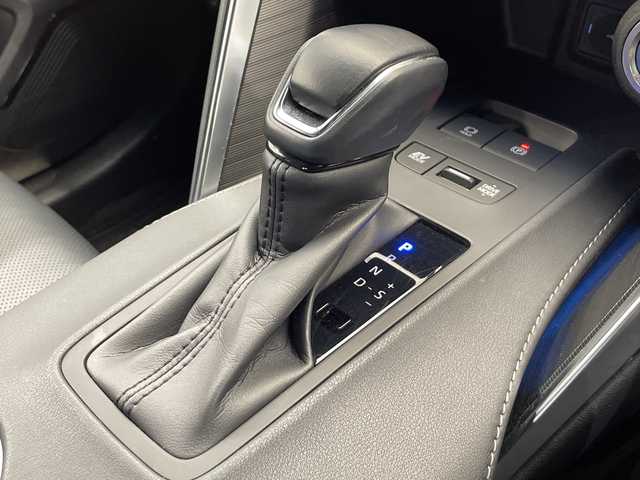 トヨタ ハリアー ハイブリッド Z レザーパッケージ 福岡県 2021(令3)年 2.6万km ホワイトパールクリスタルシャイン 純正メモリナビ/　(Bluetooth/フルセグTV/miracast/USB)/アラウンドビューカメラ/バックカメラ/JBLプレミアムサウンドシステム/トヨタセーフティセンス/・プリクラッシュセーフティ/・レーントレーシングアシスト/・レーンディパーチャーアラート/・ロードサインアシスト/・レーダークルーズコントロール/・オートマチックハイビーム/・先行車発進アラーム/・プロアクティブドライビングアシスト/・レーンチェンジアシスト/・緊急時操舵支援/・フロントクロストラフィックアラート/コーナーセンサー/ビルトインETC/前後ドライブレコーダー/前席パワーシート/前席シートヒーター/前席シートベンチレーション/禁煙車/デジタルインナーミラー/LEDヘッドライト/純正19インチAW/純正フロアマット