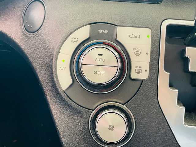 トヨタ シエンタ ファンベースG 埼玉県 2018(平30)年 3.2万km ヴィンテージブラウンパールクリスタルシャイン セーフティーセンス/純正SDナビ/　　CD/フルセグ/パノラミックビューモニター/両側パワースライドドア/シートヒーター/ステアリングヒーター/ステアリングスイッチ/アイドリングストップ/USBポート/スマートキー2本/ビルトインETC/禁煙車