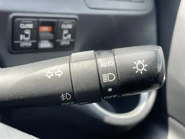 トヨタ シエンタ G クエロ 茨城県 2018(平30)年 4.4万km ホワイトパールクリスタルシャイン 純正ナビ/【AM・FM・DISC・TV・SD・BT】/両側パワスラ/ETC/Bカメラ/アイドリングストップ/ステリモ/オートライト/オートハイビーム/Fフォグ/LEDライト/純正フロアマット/純正ホイールカバー/ドアバイザー/横滑り防止装置/レーンキープアシスト/衝突被害軽減システム