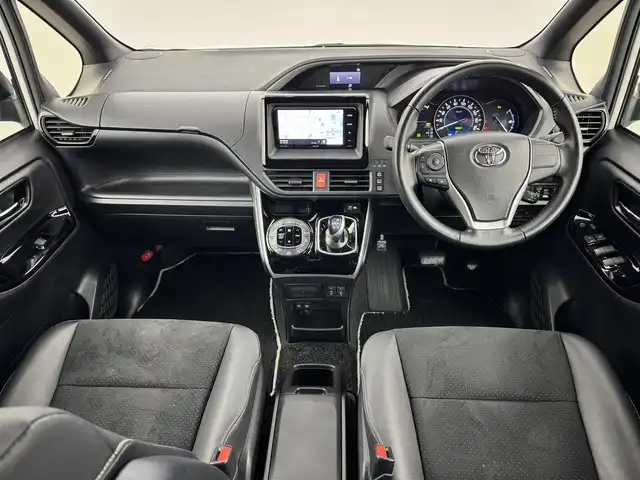 トヨタ ヴォクシー ハイブリッド ZS 煌Ⅲ 福岡県 2021(令3)年 5.2万km ホワイトパールクリスタルシャイン 後席モニター　/社外ナビ　/衝突軽減　/ＰＫＳＢ　/レーンキープ　/コーナーセンサー　/クルコン　/両側パワースライドドア　/シートヒーター　/ＥＴＣ　/ドラレコ　/ドライブモード　/ＷＡＣ　/オートライト　/純正アルミホイール