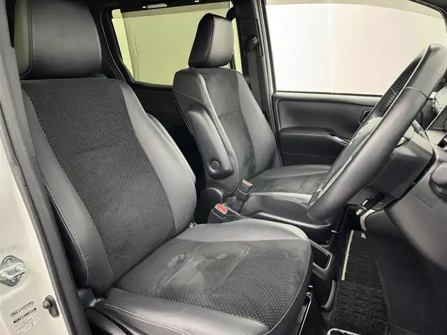 トヨタ ヴォクシー ハイブリッド ZS 煌Ⅲ 福岡県 2021(令3)年 5.2万km ホワイトパールクリスタルシャイン 後席モニター　/社外ナビ　/衝突軽減　/ＰＫＳＢ　/レーンキープ　/コーナーセンサー　/クルコン　/両側パワースライドドア　/シートヒーター　/ＥＴＣ　/ドラレコ　/ドライブモード　/ＷＡＣ　/オートライト　/純正アルミホイール