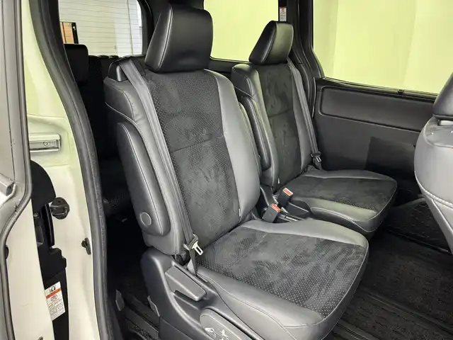 トヨタ ヴォクシー ハイブリッド ZS 煌Ⅲ 福岡県 2021(令3)年 5.2万km ホワイトパールクリスタルシャイン 後席モニター　/社外ナビ　/衝突軽減　/ＰＫＳＢ　/レーンキープ　/コーナーセンサー　/クルコン　/両側パワースライドドア　/シートヒーター　/ＥＴＣ　/ドラレコ　/ドライブモード　/ＷＡＣ　/オートライト　/純正アルミホイール