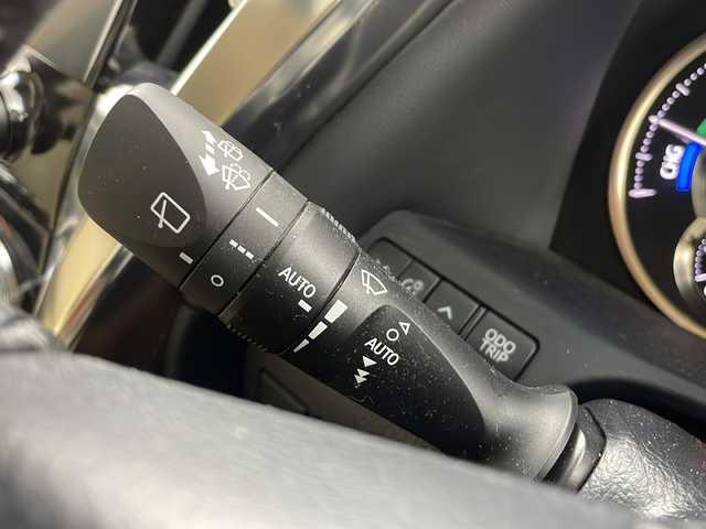 トヨタ アルファードハイブリット エグゼクティブ ラウンジ S 大阪府 2022(令4)年 2.8万km パール 純正メーカーナビ/・フルセグTV/・Bluetooth/・ラジオ/・HDMI/・USB接続/JBLプレミアムサウンド/純正後席フリップダウンモニター/パノラマミックビューモニター/サンルーフ/ブラインドスポットモニター/3眼LEDヘッドライト/パワーバックドア/トヨタセーフティセンス/プリクラッシュセーフティ/レーンディパーチャーアラート/レーダークルーズコントロール/前後クリアランスソナー/前後シートヒーター/前後シートベンチレーション/ステアリングヒーター/両側パワースライドドア/ビルトインETC2.0/ワイヤレス充電/100Vコンセント