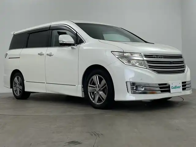 日産 エルグランド ライダー 黒本革 パワーシート 鹿児島県 2010(平22)年 6.1万km ブリリアントホワイトパール 純正ナビ　/（フルセグ/Bluetooth/CD/DVD）　/フリップダウンモニター　/アラウンドビューモニター　/バックカメラ/両側パワースライドドア　/パワースライドドア　/黒革シート　/シートヒーター　/ステアリングスイッチ　/オットマン　/ＥＴＣ　/パワーシート/MTモード付AT