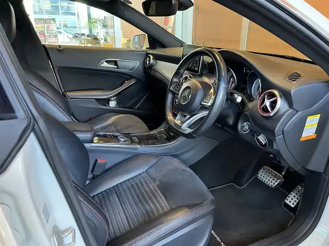 メルセデス・ベンツ ＣＬＡ１８０ AMGライン 宮城県 2015(平27)年 9.9万km カルサイトホワイト COMANDシステムHDDナビ/フルセグTV/バックカメラ/ハーフレザーシート/シートヒーター/メモリ機能付きパワーシート/キーレスゴー/キセノンヘッドライト/オートライト/純正18インチAW