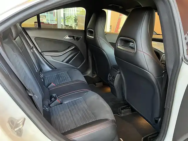 メルセデス・ベンツ ＣＬＡ１８０ AMGライン 宮城県 2015(平27)年 9.9万km カルサイトホワイト COMANDシステムHDDナビ/フルセグTV/バックカメラ/ハーフレザーシート/シートヒーター/メモリ機能付きパワーシート/キーレスゴー/キセノンヘッドライト/オートライト/純正18インチAW