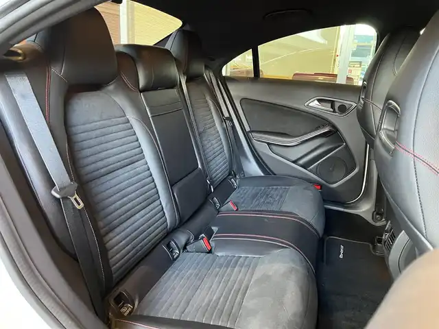 メルセデス・ベンツ ＣＬＡ１８０ AMGライン 宮城県 2015(平27)年 9.9万km カルサイトホワイト COMANDシステムHDDナビ/フルセグTV/バックカメラ/ハーフレザーシート/シートヒーター/メモリ機能付きパワーシート/キーレスゴー/キセノンヘッドライト/オートライト/純正18インチAW