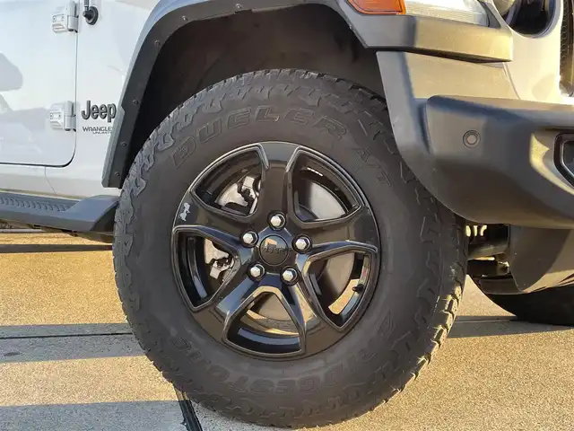 クライスラー・ジープ ジープ ラングラー アンリミテッド スポーツ アルティテュード 東京都 2021(令3)年 3.6万km 白 純正ディスプレイオーディオ/フロント／サイド／バックカメラ/ＬＥＤヘッドライト/Ａ／Ｔタイヤ/純正１７インチＡＷ/純正ＯＰ前ドライブレコーダー/ＡＣＣ/ＢＳＭ/レーンキープ/ＥＴＣ/スマートキー