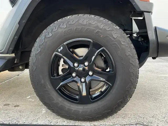 クライスラー・ジープ ジープ ラングラー アンリミテッド スポーツ アルティテュード 東京都 2021(令3)年 3.6万km 白 純正ディスプレイオーディオ/フロント／サイド／バックカメラ/ＬＥＤヘッドライト/Ａ／Ｔタイヤ/純正１７インチＡＷ/純正ＯＰ前ドライブレコーダー/ＡＣＣ/ＢＳＭ/レーンキープ/ＥＴＣ/スマートキー