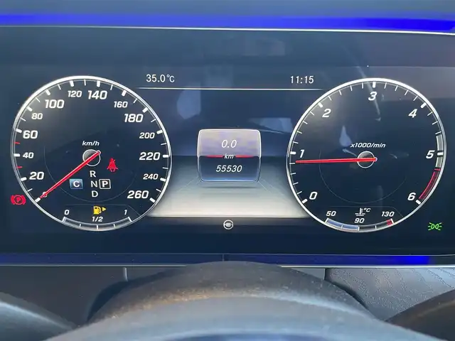 メルセデス・ベンツ Ｅ２２０ｄ SW AVG スポーツ 本革 高知県 2017(平29)年 5.6万km ダイヤモンドホワイト 純正HDDナビ/【BT/フルセグTV】/レザーエクスクルーシブパッケージ/・本革シート/・ブルメスターサウンド/・64色アンビエントライト/レーダーセーフティパッケージ/・ACC/・道路標識アシスト/・ステアリング操作サポート/・アクティブブレーキアシスト/・アクティブレーンキープアシスト/・ブラインドスポットアシスト/エアバランスパッケージ/・パフュームアドバイザー/・イオナイザー/純正19インチAW/全方位カメラ/バックカメラ/横滑り防止/シートヒーター/パワーシート(メモリ機能有り)/コーナー、バックセンサー/パワーバックドア/ビルトインETC/前後ドライブレコーダー/パドルシフト/ステアリングヒーター/オートワイパー/オートライト/純正LEDライト/MTモード付きAT/アイドリングストップ/純正フロアマット