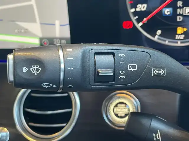 メルセデス・ベンツ Ｅ２２０ｄ SW AVG スポーツ 本革 高知県 2017(平29)年 5.6万km ダイヤモンドホワイト 純正HDDナビ/【BT/フルセグTV】/レザーエクスクルーシブパッケージ/・本革シート/・ブルメスターサウンド/・64色アンビエントライト/レーダーセーフティパッケージ/・ACC/・道路標識アシスト/・ステアリング操作サポート/・アクティブブレーキアシスト/・アクティブレーンキープアシスト/・ブラインドスポットアシスト/エアバランスパッケージ/・パフュームアドバイザー/・イオナイザー/純正19インチAW/全方位カメラ/バックカメラ/横滑り防止/シートヒーター/パワーシート(メモリ機能有り)/コーナー、バックセンサー/パワーバックドア/ビルトインETC/前後ドライブレコーダー/パドルシフト/ステアリングヒーター/オートワイパー/オートライト/純正LEDライト/MTモード付きAT/アイドリングストップ/純正フロアマット