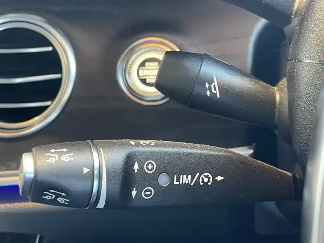 メルセデス・ベンツ Ｅ２２０ｄ SW AVG スポーツ 本革 高知県 2017(平29)年 5.6万km ダイヤモンドホワイト 純正HDDナビ/【BT/フルセグTV】/レザーエクスクルーシブパッケージ/・本革シート/・ブルメスターサウンド/・64色アンビエントライト/レーダーセーフティパッケージ/・ACC/・道路標識アシスト/・ステアリング操作サポート/・アクティブブレーキアシスト/・アクティブレーンキープアシスト/・ブラインドスポットアシスト/エアバランスパッケージ/・パフュームアドバイザー/・イオナイザー/純正19インチAW/全方位カメラ/バックカメラ/横滑り防止/シートヒーター/パワーシート(メモリ機能有り)/コーナー、バックセンサー/パワーバックドア/ビルトインETC/前後ドライブレコーダー/パドルシフト/ステアリングヒーター/オートワイパー/オートライト/純正LEDライト/MTモード付きAT/アイドリングストップ/純正フロアマット