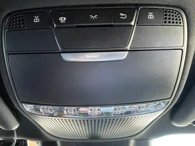メルセデス・ベンツ Ｅ２２０ｄ SW AVG スポーツ 本革 高知県 2017(平29)年 5.6万km ダイヤモンドホワイト 純正HDDナビ/【BT/フルセグTV】/レザーエクスクルーシブパッケージ/・本革シート/・ブルメスターサウンド/・64色アンビエントライト/レーダーセーフティパッケージ/・ACC/・道路標識アシスト/・ステアリング操作サポート/・アクティブブレーキアシスト/・アクティブレーンキープアシスト/・ブラインドスポットアシスト/エアバランスパッケージ/・パフュームアドバイザー/・イオナイザー/純正19インチAW/全方位カメラ/バックカメラ/横滑り防止/シートヒーター/パワーシート(メモリ機能有り)/コーナー、バックセンサー/パワーバックドア/ビルトインETC/前後ドライブレコーダー/パドルシフト/ステアリングヒーター/オートワイパー/オートライト/純正LEDライト/MTモード付きAT/アイドリングストップ/純正フロアマット