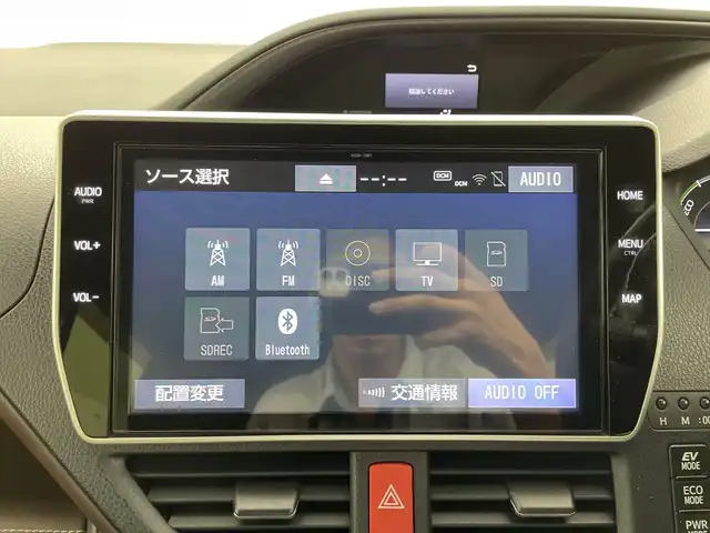 トヨタ エスクァイア ハイブリッド Gi プレミアムパッケージ 群馬県 2018(平30)年 4.9万km ホワイトパールクリスタルシャイン 純正１０インチナビ　フルセグ　バックカメラ　両側パワースライドドア　ＬＥＤオートライト　前席シートヒーター　クルーズコントロール　ステアリングヒーター　ステアリングスイッチ　ＥＴＣ　スマートキー