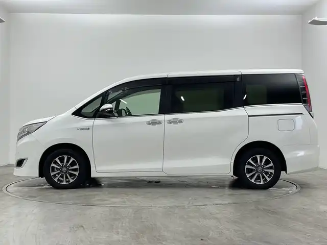 トヨタ エスクァイア ハイブリッド Gi プレミアムパッケージ 群馬県 2018(平30)年 4.9万km ホワイトパールクリスタルシャイン 純正１０インチナビ　フルセグ　バックカメラ　両側パワースライドドア　ＬＥＤオートライト　前席シートヒーター　クルーズコントロール　ステアリングヒーター　ステアリングスイッチ　ＥＴＣ　スマートキー