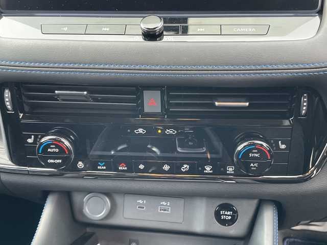 日産 エクストレイル オーテック e-4ORCE アドバンスドPKG 山梨県 2024(令6)年 0.7万km ブリリアントホワイトパール 純正ナビ　/４ＷＤ　/全方位カメラ　/ＥＴＣ　/デジタルルームミラー　/全席シートヒーター　/ベンチレーション　/プロパイロット　/パワーバックドア　/ＬＥＤライト　/本革レザーシート　/コーナーセンサー(前後)/パワーバックドア/コーナーセンサー/ドライブレコーダー　