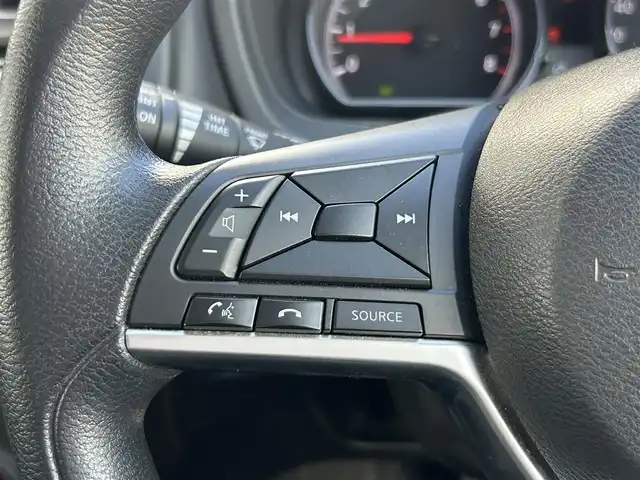 日産 ノート X 静岡県 2019(令1)年 6万km ホワイト 純正7インチメモリーナビ/フルセグTV/バックモニター/アイドリングストップ/ETC/スマートキー/プッシュスタート/Bluetooth接続/オートライト/オートハイビーム