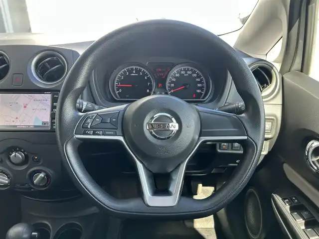 日産 ノート X 静岡県 2019(令1)年 6万km ホワイト 純正7インチメモリーナビ/フルセグTV/バックモニター/アイドリングストップ/ETC/スマートキー/プッシュスタート/Bluetooth接続/オートライト/オートハイビーム