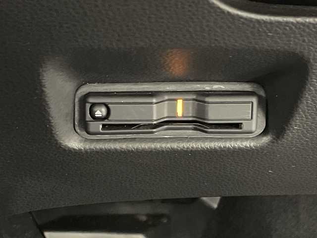 ホンダ フィット e:HEV RS 沖縄県 2024(令6)年 3.5万km プラチナホワイトパール 純正ナビ【VXU-245FTI】/（フルセグTV/CD/DVD/Bluetooth）/衝突被害軽減装置/横滑り防止装置/盗難防止装置/カーテンエアバック/バックカメラ/ETC/レーダークルコン/プッシュスタート/スマートキー/ハーフレザーシート/純正フロアマット/純正エアロパーツ（フロント/サイド/リア）/オートヘッドライト/LEDヘッドライト/前後コーナーセンサー