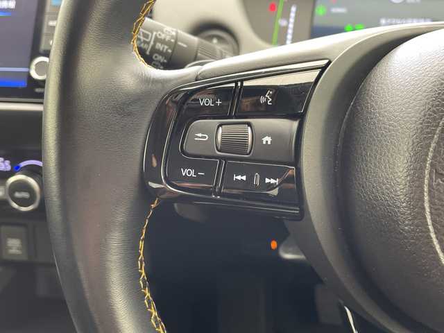 ホンダ フィット e:HEV RS 沖縄県 2024(令6)年 3.5万km プラチナホワイトパール 純正ナビ【VXU-245FTI】/（フルセグTV/CD/DVD/Bluetooth）/衝突被害軽減装置/横滑り防止装置/盗難防止装置/カーテンエアバック/バックカメラ/ETC/レーダークルコン/プッシュスタート/スマートキー/ハーフレザーシート/純正フロアマット/純正エアロパーツ（フロント/サイド/リア）/オートヘッドライト/LEDヘッドライト/前後コーナーセンサー