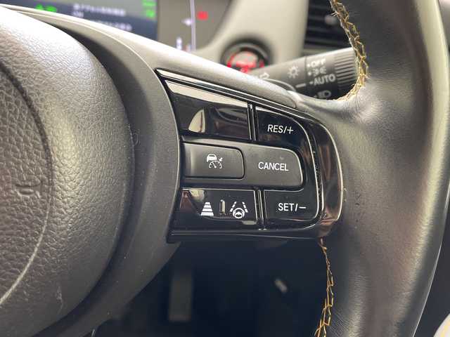 ホンダ フィット e:HEV RS 沖縄県 2024(令6)年 3.5万km プラチナホワイトパール 純正ナビ【VXU-245FTI】/（フルセグTV/CD/DVD/Bluetooth）/衝突被害軽減装置/横滑り防止装置/盗難防止装置/カーテンエアバック/バックカメラ/ETC/レーダークルコン/プッシュスタート/スマートキー/ハーフレザーシート/純正フロアマット/純正エアロパーツ（フロント/サイド/リア）/オートヘッドライト/LEDヘッドライト/前後コーナーセンサー