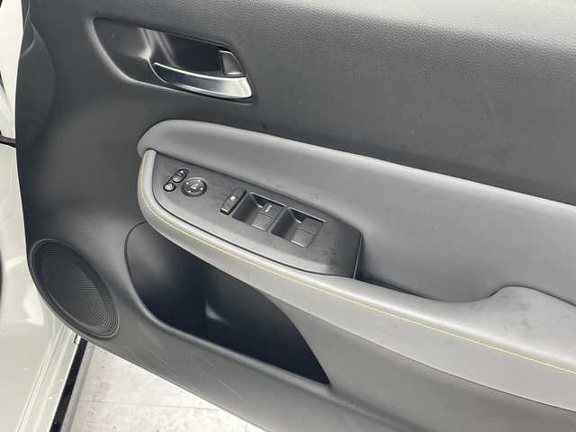 ホンダ フィット e:HEV RS 沖縄県 2024(令6)年 3.5万km プラチナホワイトパール 純正ナビ【VXU-245FTI】/（フルセグTV/CD/DVD/Bluetooth）/衝突被害軽減装置/横滑り防止装置/盗難防止装置/カーテンエアバック/バックカメラ/ETC/レーダークルコン/プッシュスタート/スマートキー/ハーフレザーシート/純正フロアマット/純正エアロパーツ（フロント/サイド/リア）/オートヘッドライト/LEDヘッドライト/前後コーナーセンサー