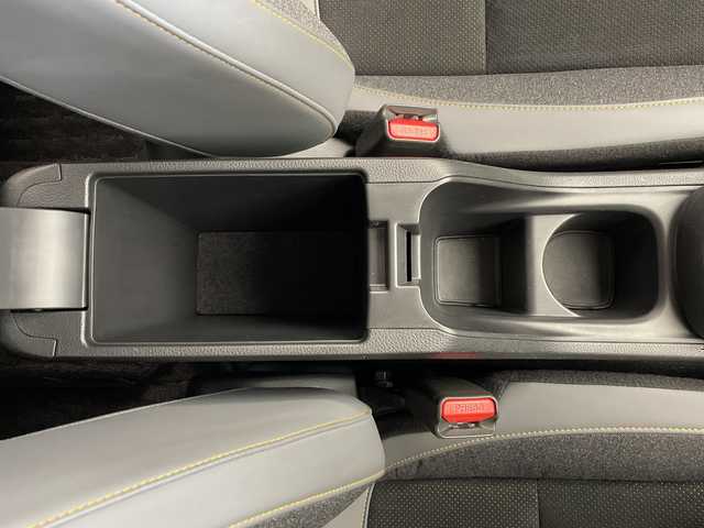 ホンダ フィット e:HEV RS 沖縄県 2024(令6)年 3.5万km プラチナホワイトパール 純正ナビ【VXU-245FTI】/（フルセグTV/CD/DVD/Bluetooth）/衝突被害軽減装置/横滑り防止装置/盗難防止装置/カーテンエアバック/バックカメラ/ETC/レーダークルコン/プッシュスタート/スマートキー/ハーフレザーシート/純正フロアマット/純正エアロパーツ（フロント/サイド/リア）/オートヘッドライト/LEDヘッドライト/前後コーナーセンサー