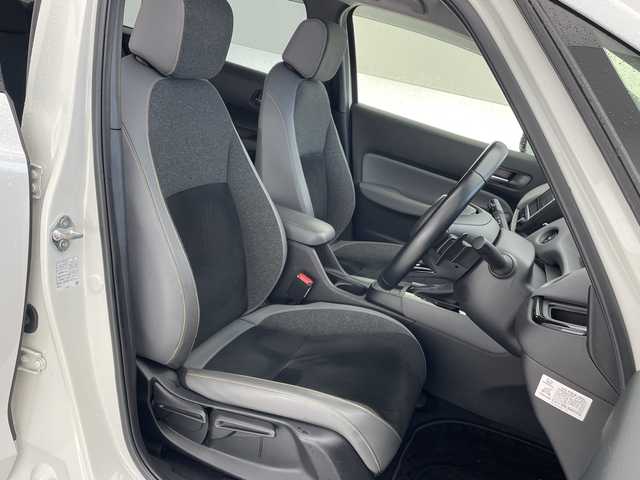 ホンダ フィット e:HEV RS 沖縄県 2024(令6)年 3.5万km プラチナホワイトパール 純正ナビ【VXU-245FTI】/（フルセグTV/CD/DVD/Bluetooth）/衝突被害軽減装置/横滑り防止装置/盗難防止装置/カーテンエアバック/バックカメラ/ETC/レーダークルコン/プッシュスタート/スマートキー/ハーフレザーシート/純正フロアマット/純正エアロパーツ（フロント/サイド/リア）/オートヘッドライト/LEDヘッドライト/前後コーナーセンサー